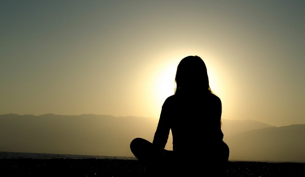 Sophrologie : Une belle façon de s’initier à la méditation, d’entraîner la « pleine conscience » et de gérer le stress sainement